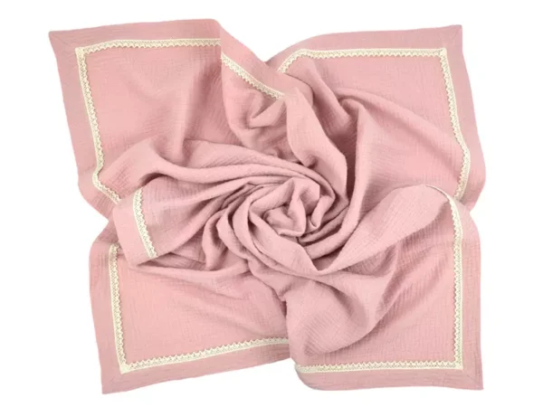 Kocyk Otulacz muślinowy letni z koronką Róż retro