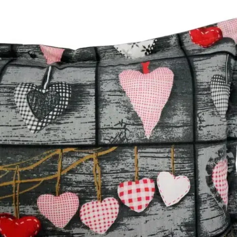 poduszkaWalek_serca_grafit_falbanka.webp