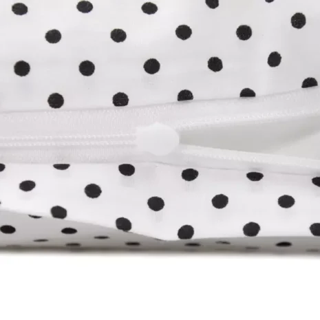 poszewka_40x40_czarne_kropki_suwak-14.webp