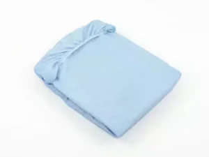 PRZEŚCIERADŁO BAWEŁNIANE Z GUMKĄ wzór niebieskie paseczki