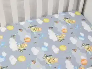 PRZEŚCIERADŁO BAWEŁNIANE Z GUMKĄ wzór miś w samolocie