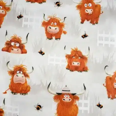 tkanina-bawelniana-zwierzeta-krowy-na-bezowym-tle.webp